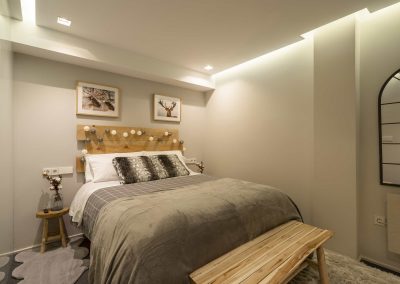 Cama Luces Leds Dormitorio_Principal Snow Home Apartment Sierra Nevada